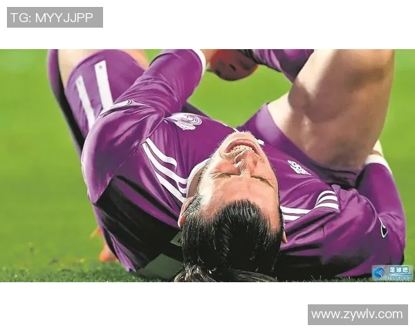 洗澡意外摔伤的足球明星如何重返赛场与健康生活的故事