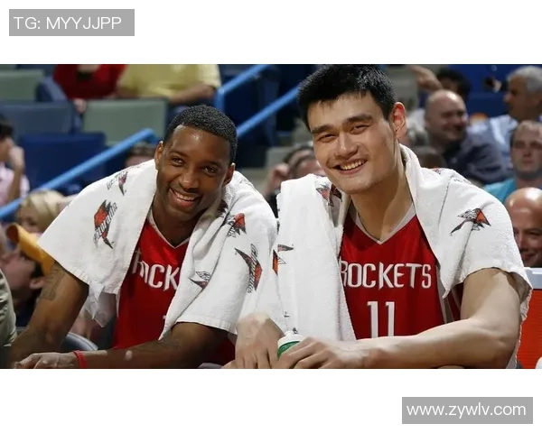 足球明星的甜蜜搭档与默契组合揭示他们背后的爱情故事与友情羁绊