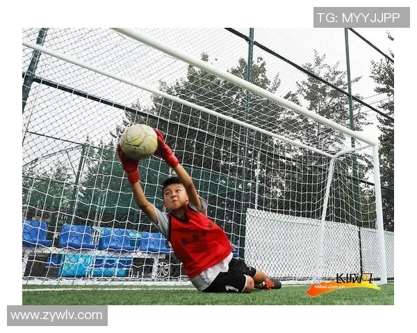 足球明星与儿童的奇妙邂逅让梦想在绿茵场上绽放光彩