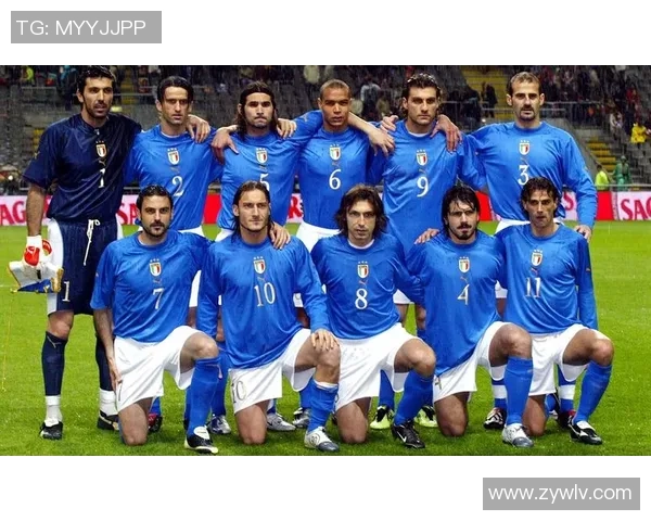 当今足坛风云人物：盘点现役最受欢迎的足球明星与他们的传奇故事